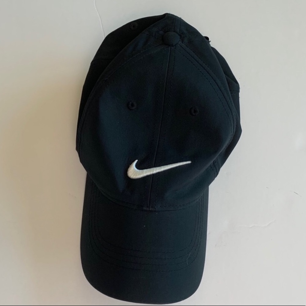 Black Nike hat